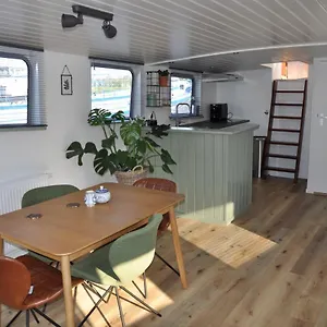 Séjour chez l'habitant Private On Houseboat, Amsterdam